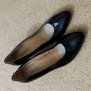 Van Eli Black 2.5" Classic Heel Size 7.5